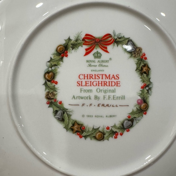 Royal Albert Christmas Sleigh Ride Plate 1993 Collectible Gold Trimmed - Picture 3 of 3